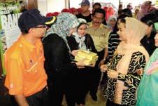 Corporate Social responsibility CORPORATE SOCIAL RESPONSIBILITY Continued rm461,424 had been extended to the needy in 2010 038 WAQAF BRIGADE AT-TIJARAH AND TIJARAH RAMADAN Holding fast to the vision
