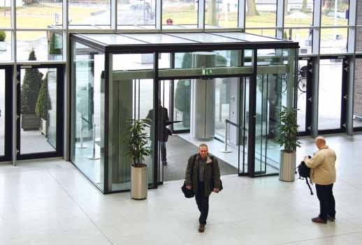 Special situations need special solutions. The entrance area of the Hamburg-Eppendorf University Hospital has automatic sliding doors on the inside and outside.