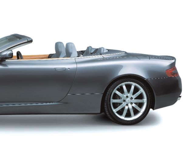 DB9 was conceived and designed, from the outset, as both a coupe and a convertible (Volante). This uncompromising approach is typical of the whole DB9 engineering philosophy.