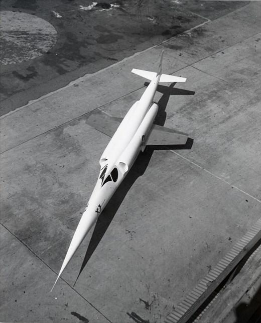 in Length: 66 ft 10 in Weight: 22,400 lbs maximum The X-3 s fuselage was three times longer than the aircraft s wingspan.