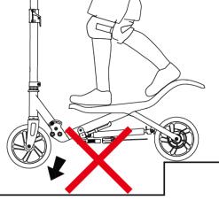 How to ride the Space Scooter Junior Hold the handle bars with two hands. (1)Place one foot on the front end of the deck and kick the ground with the other foot to push Space Scooter Junior forward.