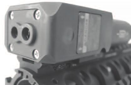 Place the grabber rail against the right side of the MIL-STD-1913 rail and align the crossbolt on the bottom of the mount with a slot on the rail.