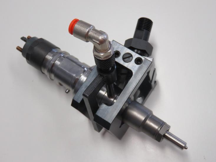 Use of adapter for Bosch injector 0445120067 with angled connection 13.