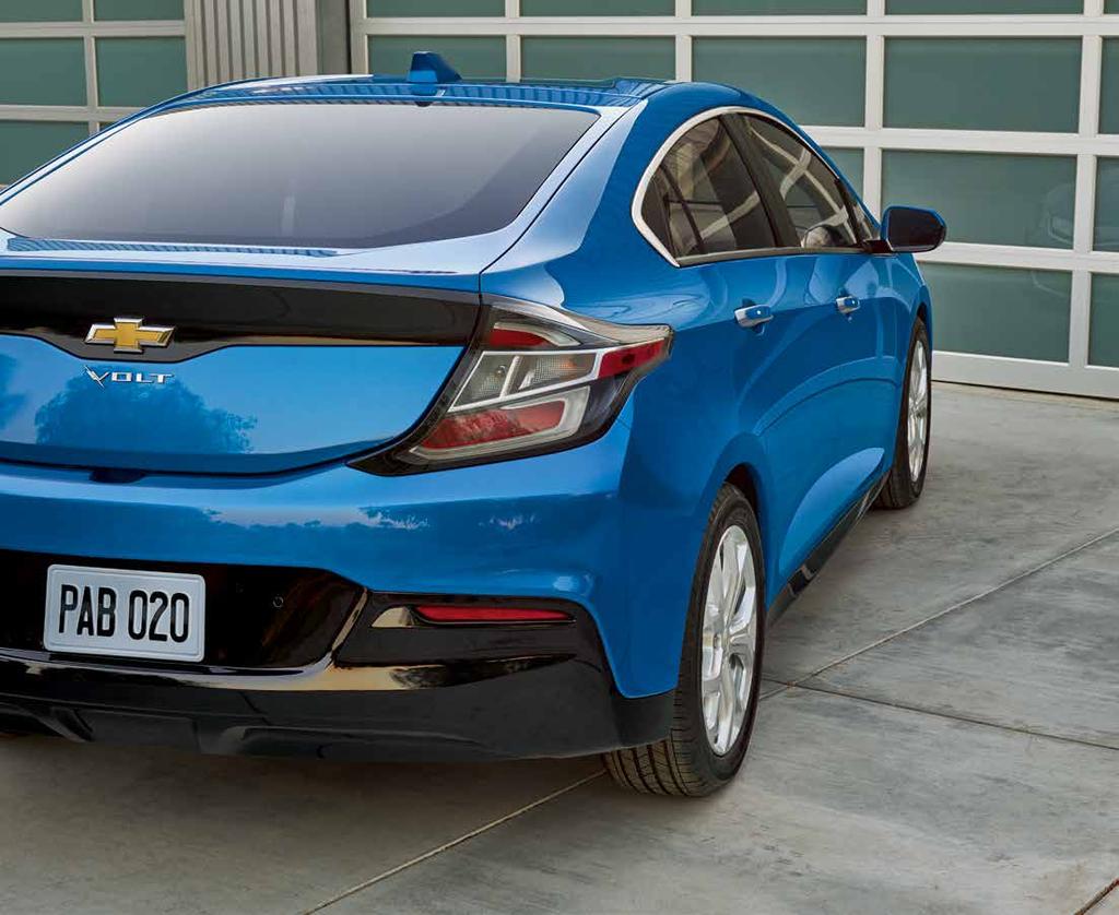 EXTERIOR DESIGN DESIGNED TO STAND OUT. Form meets function in the 2016 Volt. It starts with a sculpted look that evolves the vehicle while remaining true to the firstgeneration DNA.