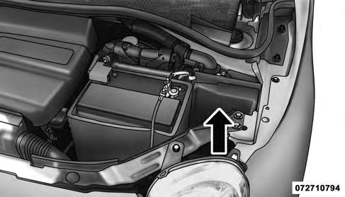 304 MAINTAINING YOUR VEHICLE Underhood Fuses The Front Distribution Unit is located on the right side of the engine compartment, next to the battery.