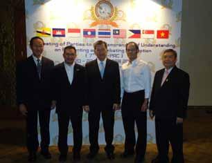 Datuk Mohd Shukri Abdull, Timbalan Ketua Pesuruhjaya (Operasi) dan tiga orang pegawai kanan SPRM menghadiri mesyuarat ini.
