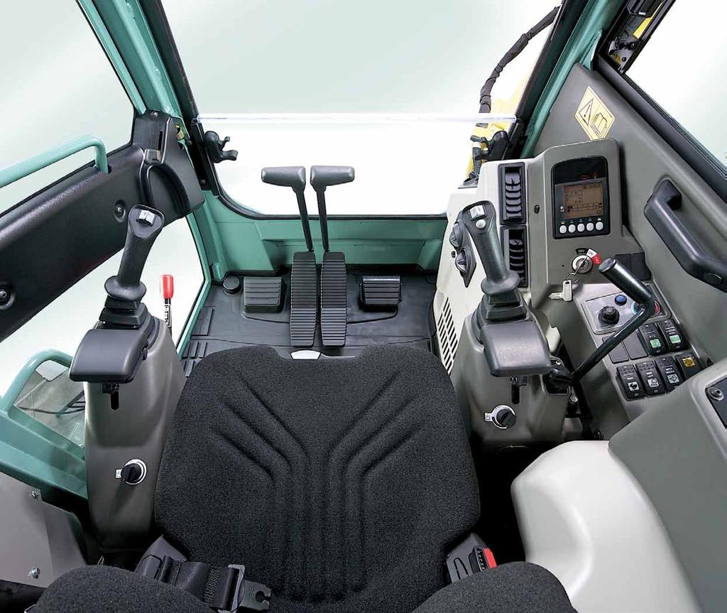 MANY FEATURES FOR IMPROVED EASE OF CONTROL Perfect cockpit ergonomics The architecture inside the SV100-2 cab has been studied to improve the operator driving position and to facilitate its work,