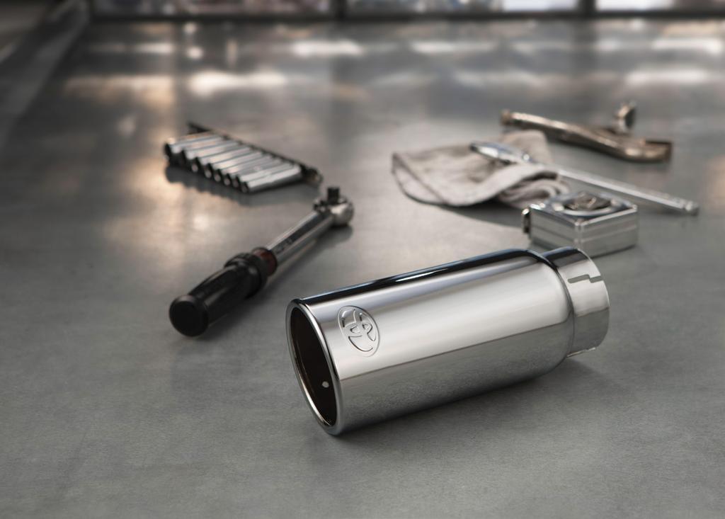 EXTERIOR 19 /23 Exhaust Tip Finish off the Tundra s bold style with these shiny exhaust tips.