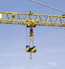 This crane is equipped with Liebherr s patented automatic rope re-reeving system.