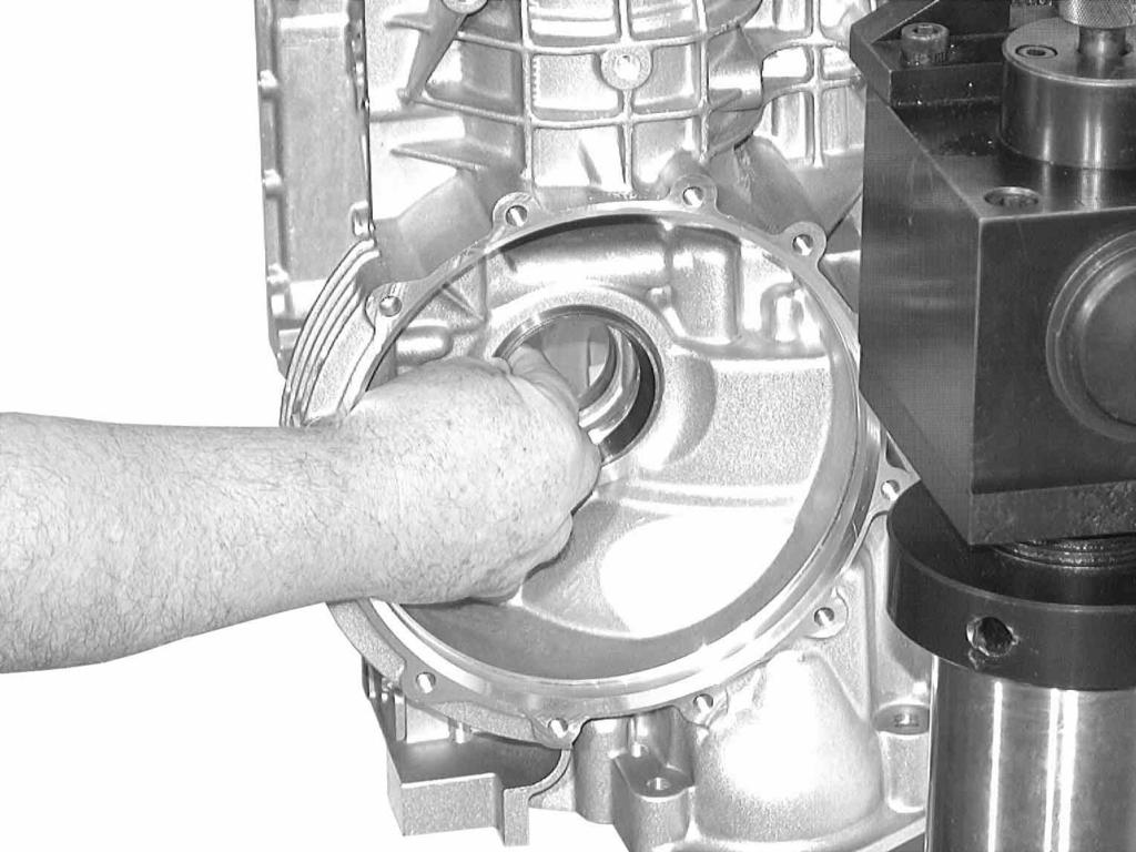 Dismantling 2.6 Removing bearing sheels, bearings etc. 2.6.1 Transmisssion housing Remove front-axle output bearing shells with tool 5x46 022 002 (Kukko 22-2) combined with 5x46 021 008 (Kukko 21-8) or 5x46 021 007 (Kukko 21-7).
