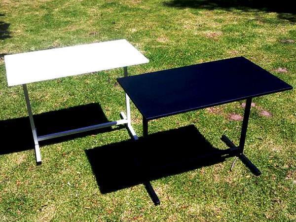 Small nail tables in steel frame Black/White Dimensions:
