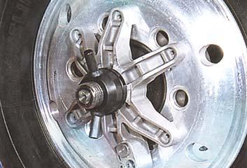 Clamping of wheel through the centre hole with