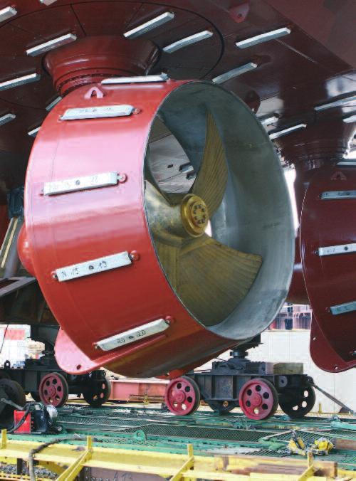 The SCD is drawn into the well of the vessel from below and bolted to the vessel s structure through the flange. Well installation from above allows the SCD to be installed in a floating vessel.