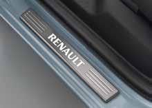 Illuminated door sills: Backlit aluminium Renault
