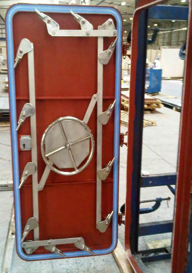 12 CLIP WATERTIGHT DOOR MILD STEEL The door is manufactured from 8mm mild steel cover plate and suitably stiffened with weld on ribs. The door is fitted with a 40 x 25mm section perimeter seal.