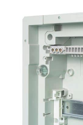 Product features UK500 series The N/PE Quick busbars and the N-RCD terminal (included with the unit) are of the plug-in variety.