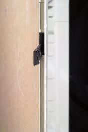 On the other, they can be used as spacers where several consumer units are to be placed side by side. Professional cable entry in the wall box.