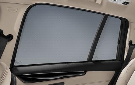 . Sunblind The sunblind for the rear side windows can even be used when the window is open.