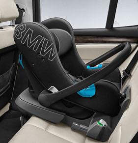 age (approx. 9-8kg). It is fitted securely using the separately available ISOFIX base.