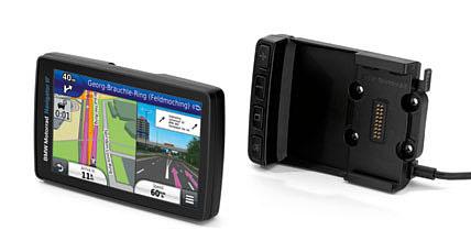 BMW Motorrad navigation devices and the BMW Motorrad smartphone cradle can only be mounted using the BMW Motorrad navigation device bracket.