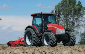 Designed by combining the features of two different tractor ranges, the new T-MAX (T3) inherits the cab and the wheelbase from the C-Max series and the 3-range Powershift transmission, the epicyclic