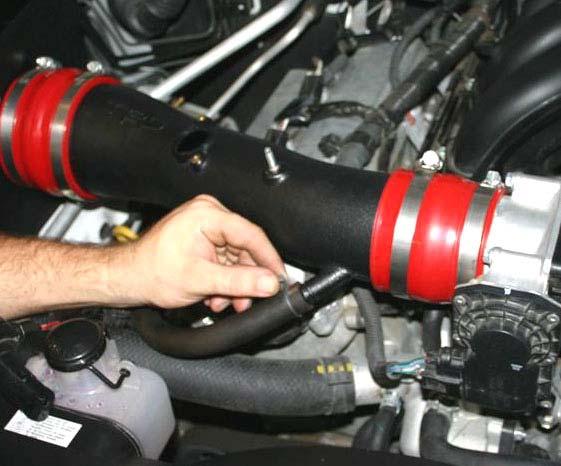 13. Connect the breather hose to the hose nipple on the TRD intake tube. (Fig. D17) i.
