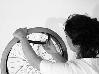 Inflate the tyre until it can still be pressed easily with your thumb.