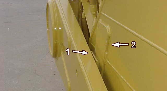 16 Draft Arm Wear Plates Check/Adjust 2) Move eccentric roller shaft (1) to a position that allows the ejector to pass over the top of the floor. 3) Tighten roller shaft clamping bolt (2).