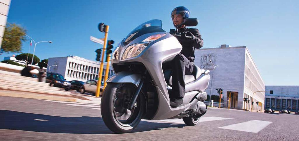 SCOOTERS NSS300 FORZA WITH ITS LONG-RANGE ENGINE AND