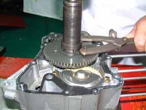 Remove starting clutch, starting reduction gear, and shaft. Starting Clutch Inspection Install the starting clutch onto the starting driven gear.