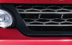 0L LR-V6 Supercharged engine Single speed transfer box Grille in Dark Atlas with Gloss Black surround Fender vent with Dark Atlas fingers, Atlas mesh and Gloss Black surround Body colored upper