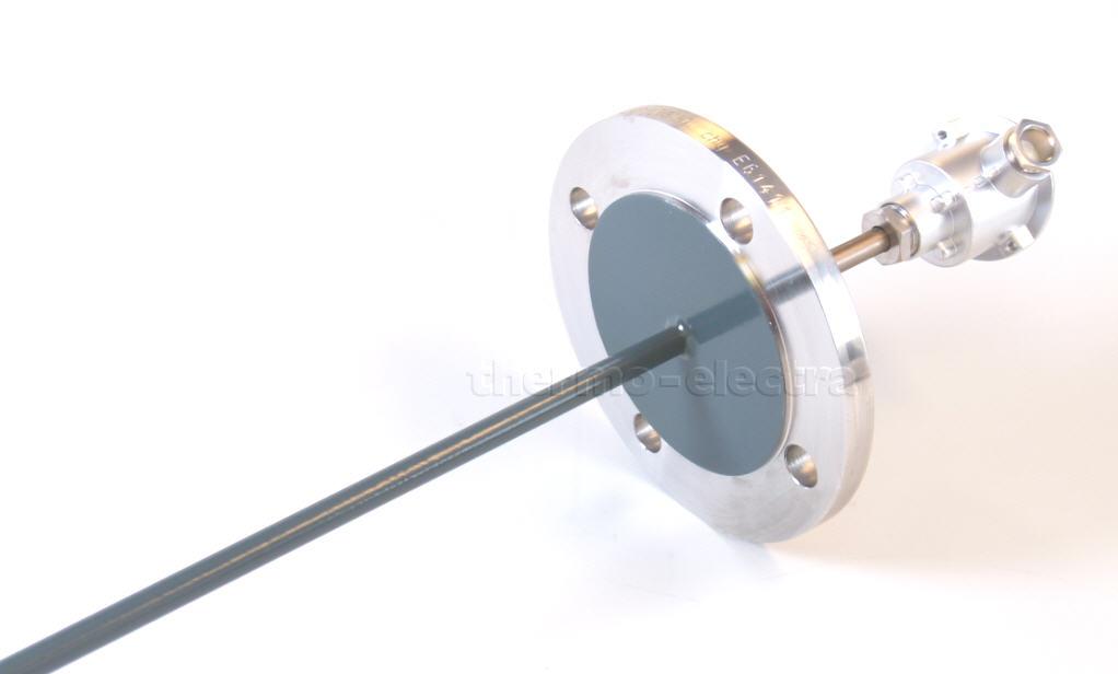 temperature transmitter hockey puck or with integrated display and thermowell for oil and gas production, as well as petrochemical, power generation and process industries.