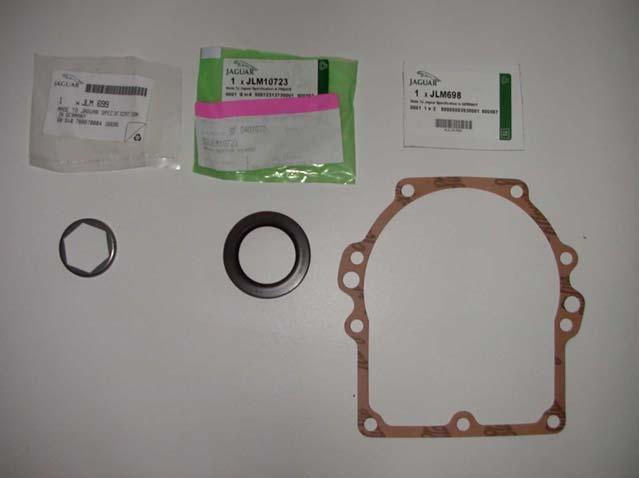 D. Jensen 2006 Distribution: www.jag-lovers.com REPLACEMENT OF TRANSMISSION EXTENSION-CASE GASKET AND OUTPUT-SHAFT SEAL ON 95 XJ6 V. 1.