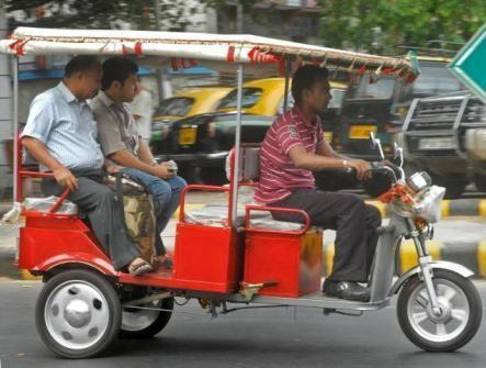Business model for e-rickshaws in India OPPORTUNITES 1. Existing presence of about 250,000 e- rickshaws operating in 6 states including Delhi-NCR, Bihar, West Bengal and Orissa 2.