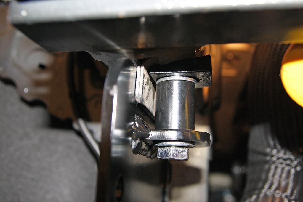 mount. Replace the bolt, leaving it loose for now (Fig.O). Fig.P 11.