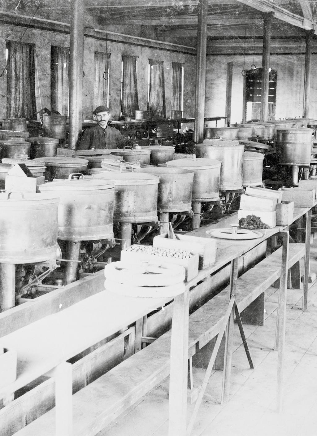1 History and introduction 1883 Founding year of the company: Friedrich Fischer builds the first ball grinding machine, used to grind hardened steel balls in large batches with absolute spherical