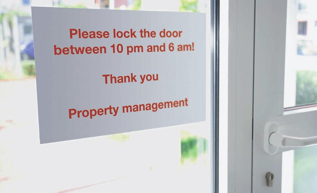 SITUATION U N T I L N O W 6 A major problem in apartment buildings: Should the door be locked at night or not? The entrance door to apartment buildings something which is always causing problems.