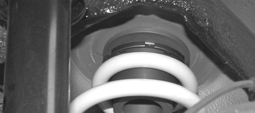 Install the washer facing the center of the vehicle (as shown on the picture).