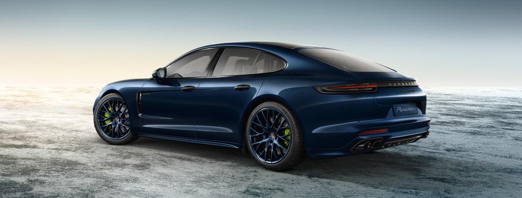 In keeping, we opted for 21-inch Panamera SportDesign wheels painted in the exterior colour so that attention is drawn to a particular highlight in the area of E-Performance: the brake calipers in