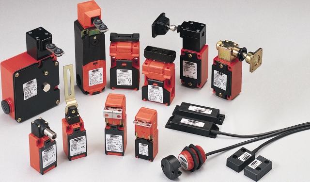 Interlock Switches Interlock Switches Selection and Application of Switches..... 186 Flat Pack Style Switches................... 191 Limit Switch Style Switches................. 199 Locking Style Switches.
