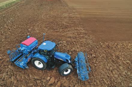 10 11 Driveline Productivity, every day New Holland T7000 tractors are designed to increase performance through smart automation features such as Terralock and Headland Turn Sequencing.