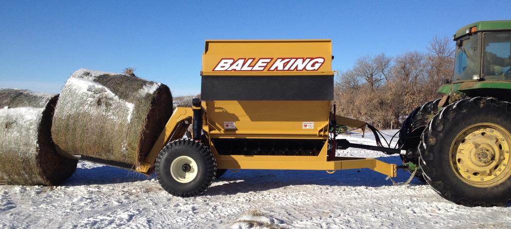 Allow the tractor to move forward while lifting the bale, because the bale fork moves away from the machine while loading.