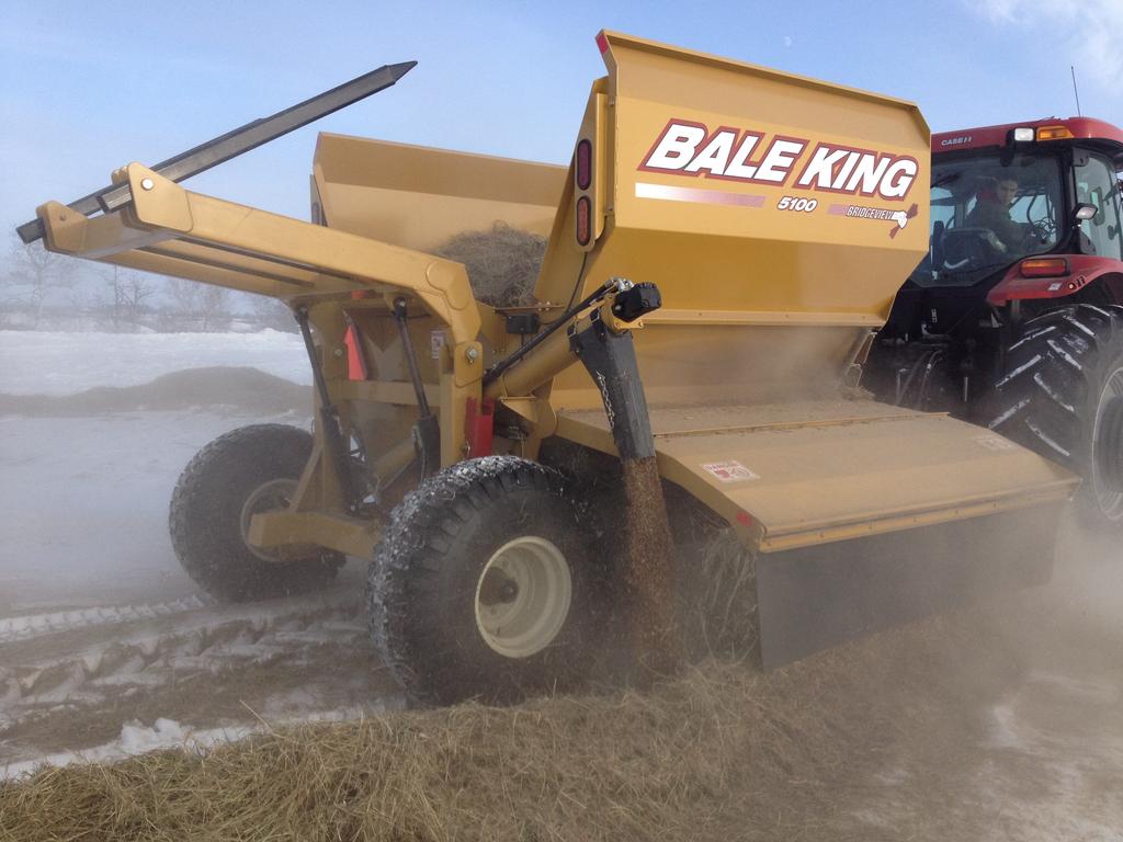 Optional Total Ration Grain Tank (5100TR) The Bale King 5100 has an available 40 bushel grain tank, which allows grain to be discharged on top of a windrow of processed hay, or independently out the