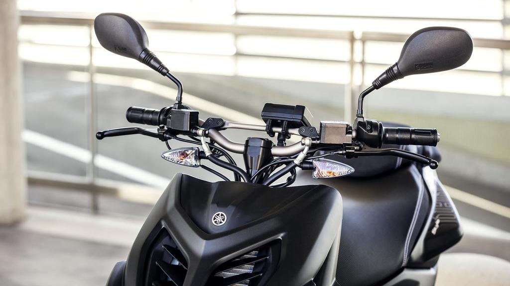 Exposed handlebar for pure riding fun The sports character of the 50cc Aerox R is enhanced by the exposed handlebar in the Aerox Naked version, giving you an even more pure and