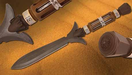 They have received several awards for their outstanding designs and craftsmanship. Gawie was the fi rst knife-maker to master and employ decorative lazer-cutting through blades.