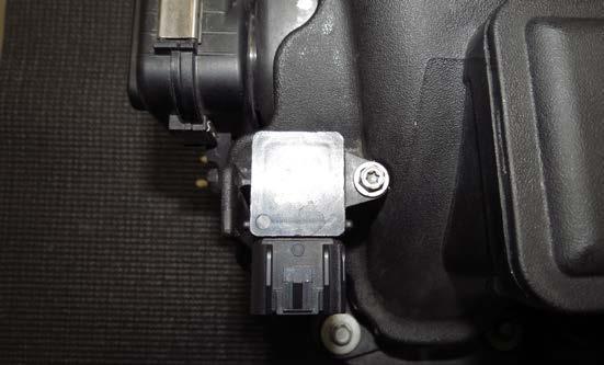 NOTE: The fuel injector clip can be removed by pushing the clip inward