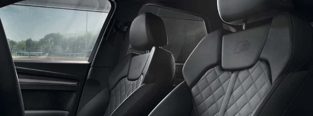 Sport seats in fine Nappa leather with diamond pattern in black with contrasting stitching in rock