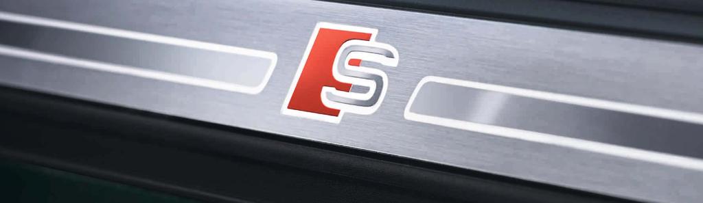 The illuminated door sill trims with S logo make it easier to get into the new Audi SQ5.