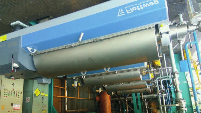 HIGH RELIABILITY AND AVAILABILITY BY: Manual central lubrication In standard execution, all Flottweg Centrifuges are provided with a manually operated central grease pump.