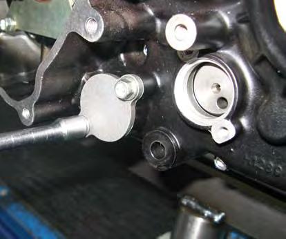 ENGINE DISASSEMBLY Mesh filters on flywheel side 9 - Loosen the screws (8) (8